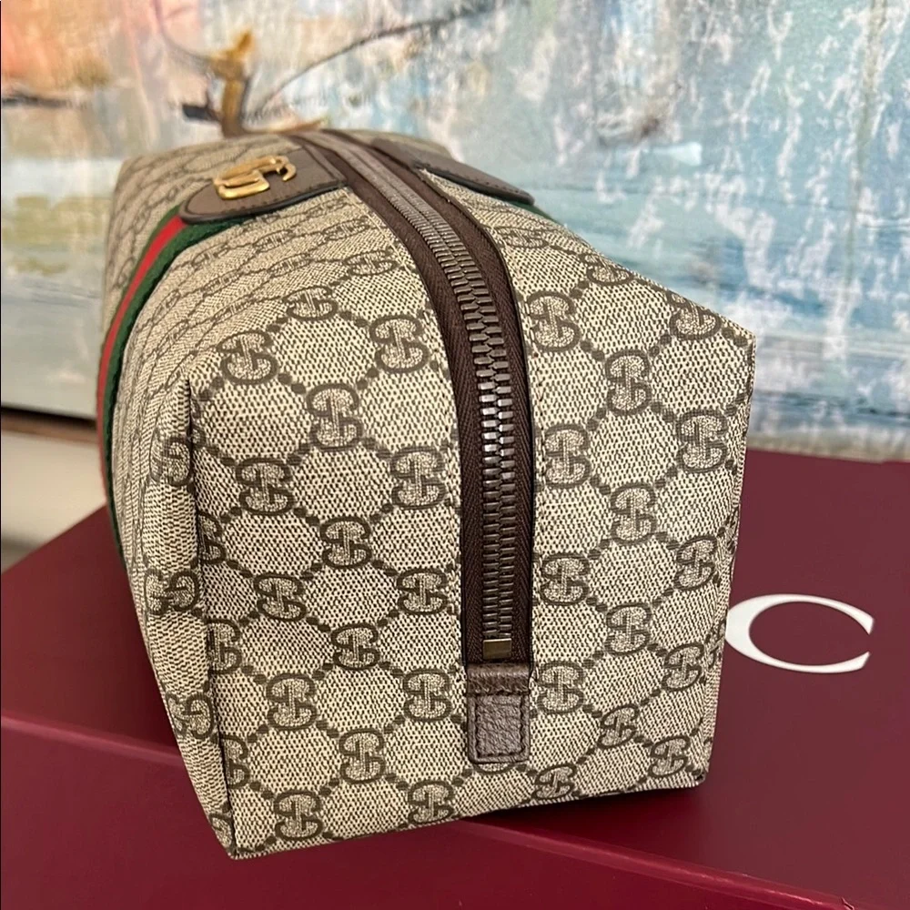 Brand New With Tags GUCCI SAVOY MEDIUM TOILETRY CASE - Picture 4 of 7